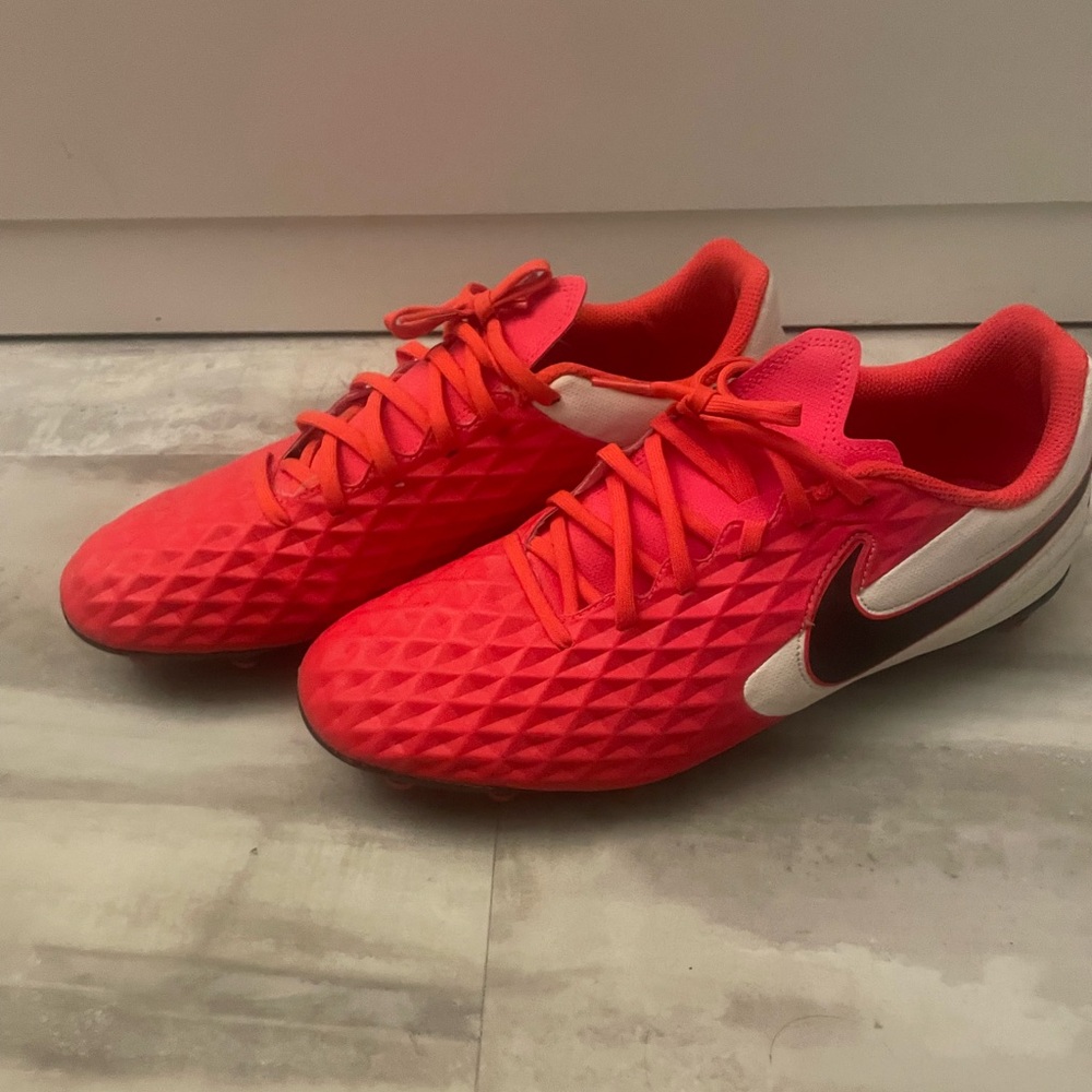 Men cleats Size 10